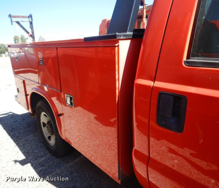 image for item JA9716 2009 Ford F250 Super Duty  utility bed pickup truck