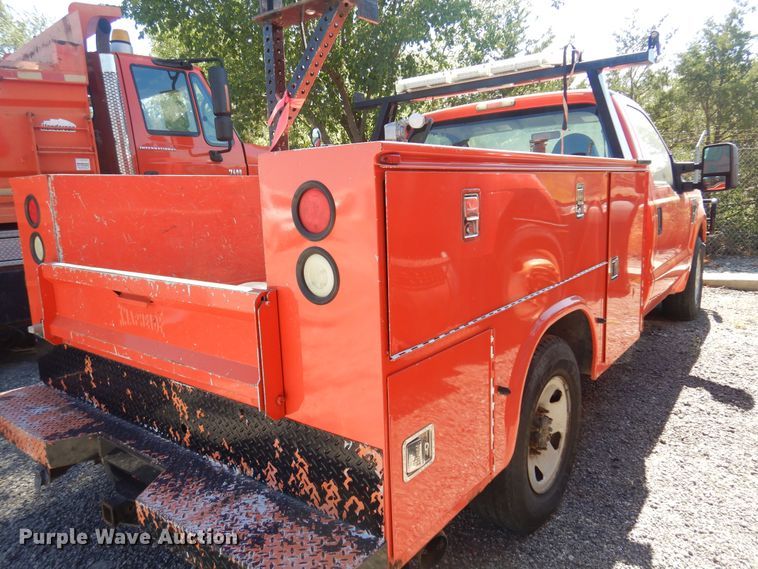image for item JA9716 2009 Ford F250 Super Duty  utility bed pickup truck