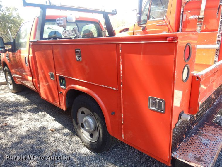 image for item JA9716 2009 Ford F250 Super Duty  utility bed pickup truck