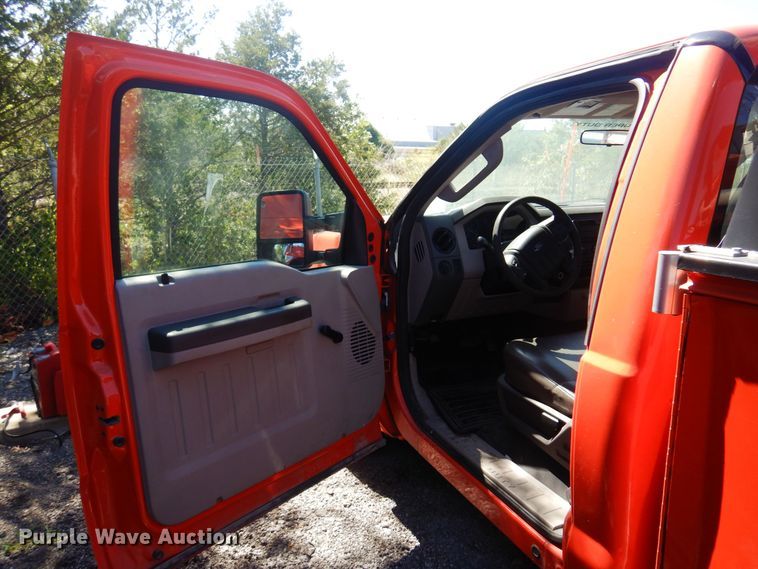 image for item JA9716 2009 Ford F250 Super Duty  utility bed pickup truck