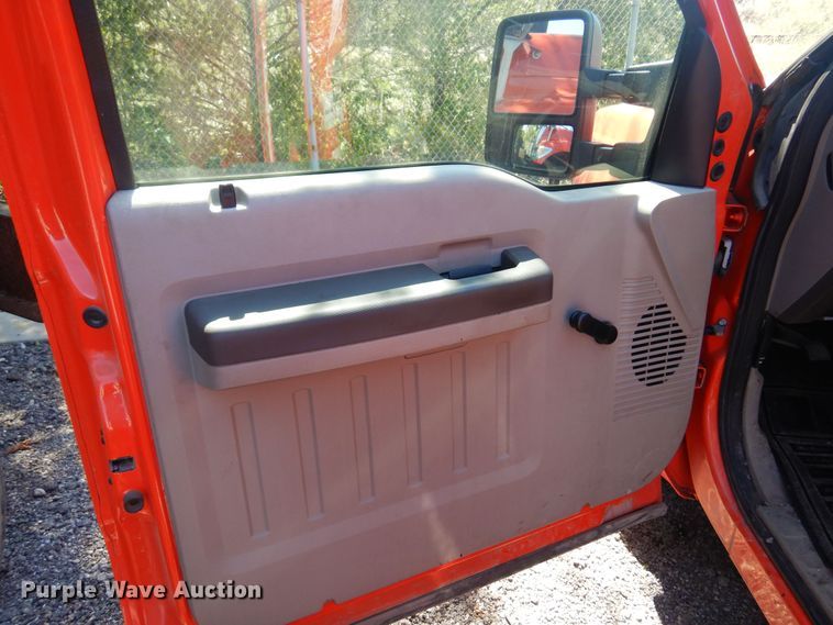 image for item JA9716 2009 Ford F250 Super Duty  utility bed pickup truck