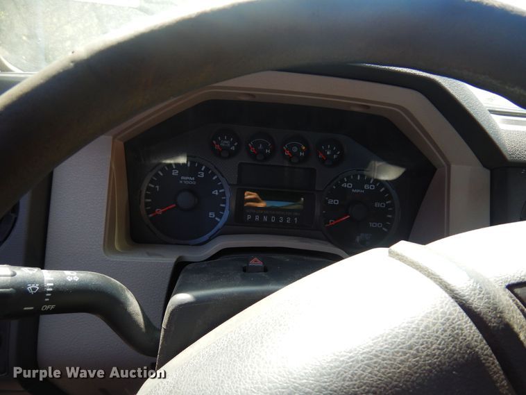 image for item JA9716 2009 Ford F250 Super Duty  utility bed pickup truck