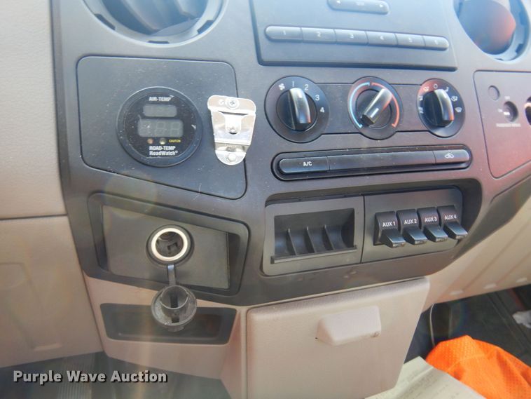 image for item JA9716 2009 Ford F250 Super Duty  utility bed pickup truck