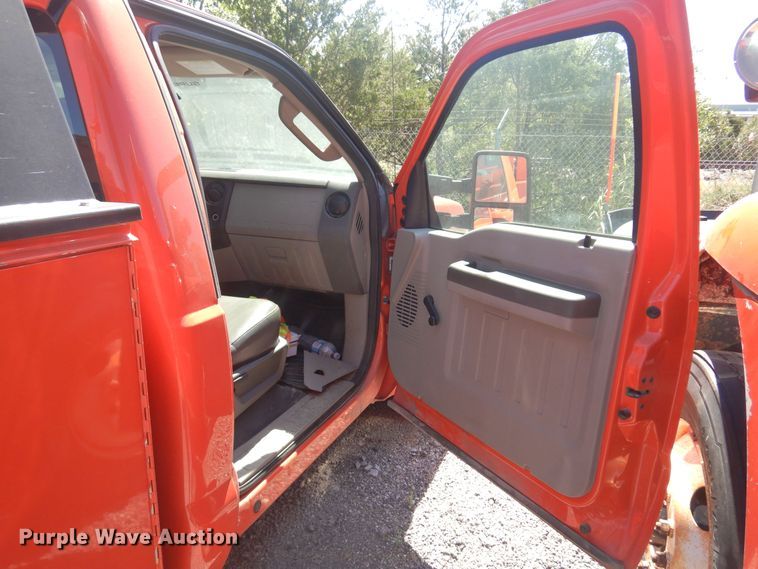 image for item JA9716 2009 Ford F250 Super Duty  utility bed pickup truck