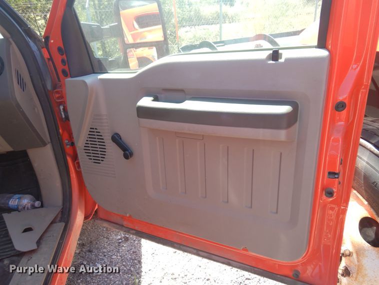 image for item JA9716 2009 Ford F250 Super Duty  utility bed pickup truck