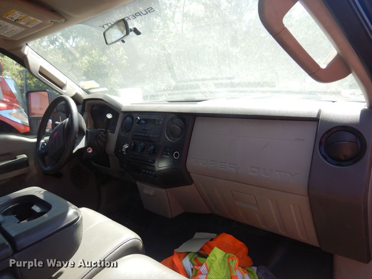 image for item JA9716 2009 Ford F250 Super Duty  utility bed pickup truck