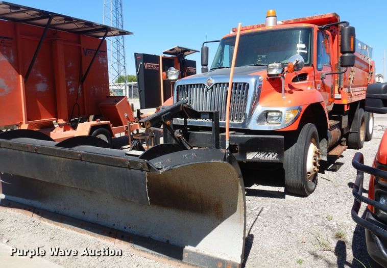image for item JA9717 2005 International 7400  dump truck