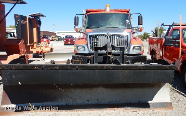 image for item JA9717 2005 International 7400  dump truck