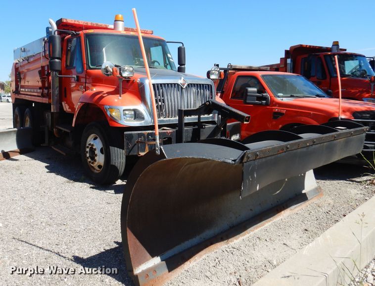 image for item JA9717 2005 International 7400  dump truck