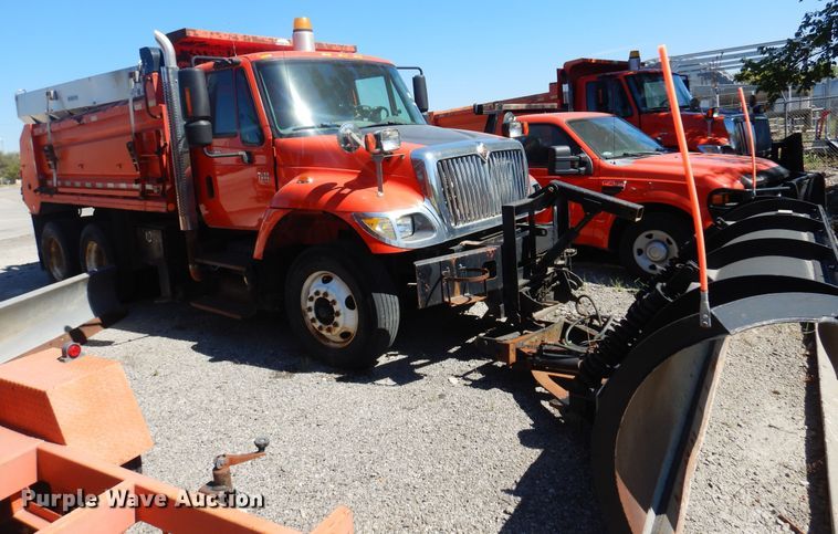 image for item JA9717 2005 International 7400  dump truck