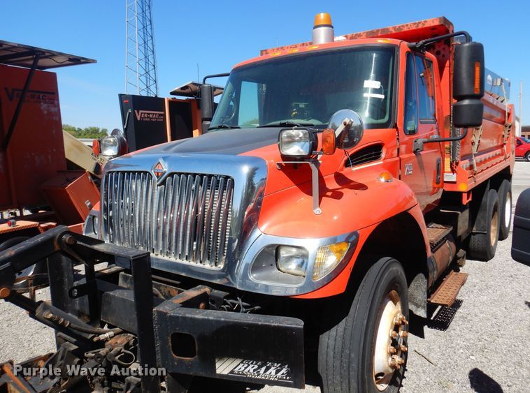 image for item JA9717 2005 International 7400  dump truck