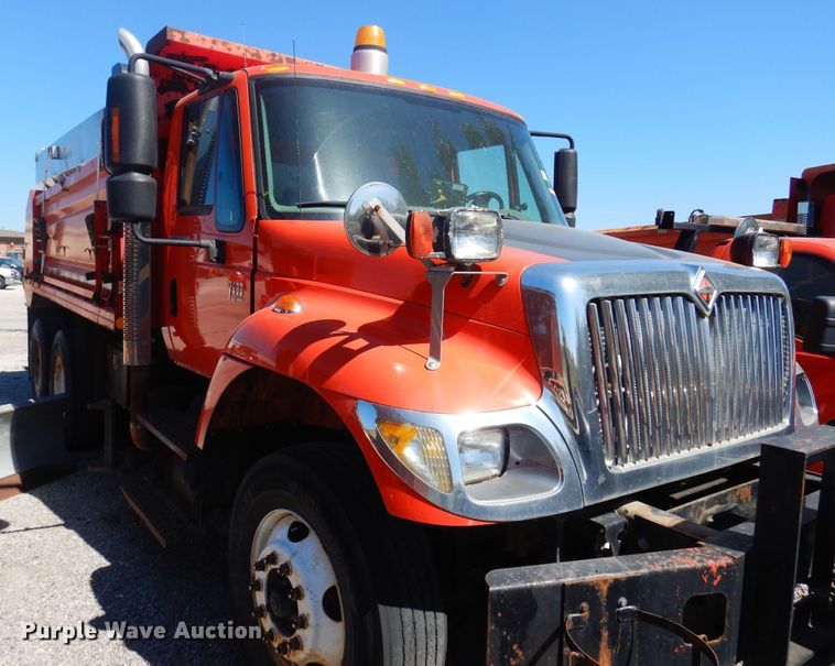 image for item JA9717 2005 International 7400  dump truck