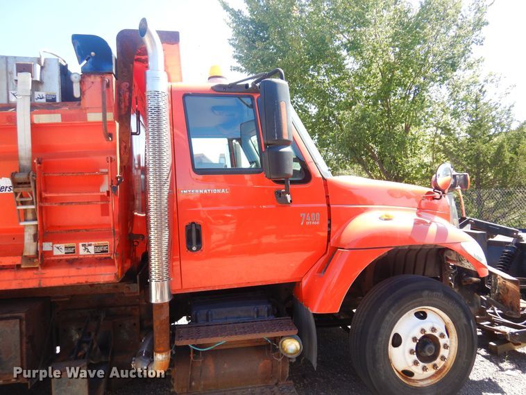 image for item JA9717 2005 International 7400  dump truck