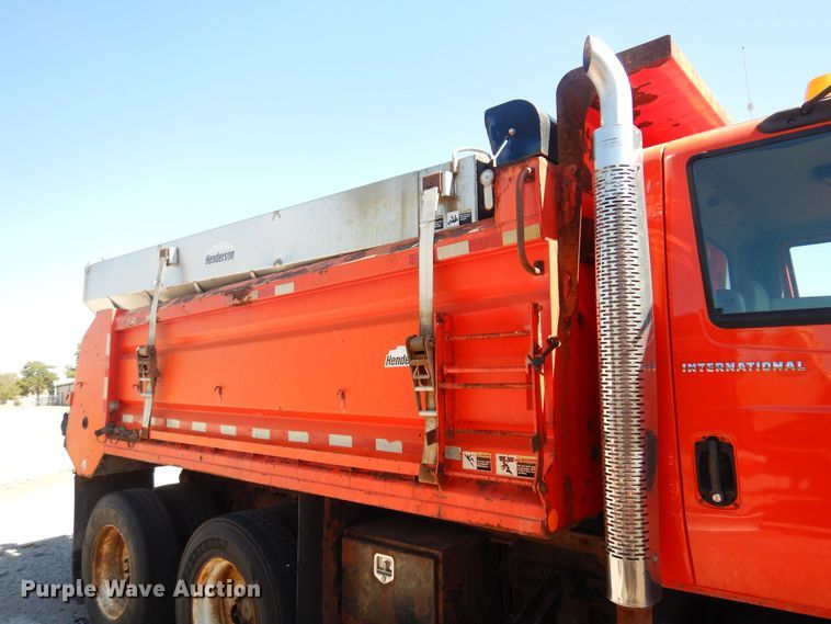 image for item JA9717 2005 International 7400  dump truck