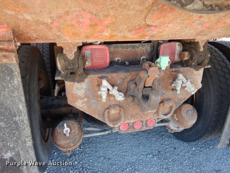 image for item JA9717 2005 International 7400  dump truck