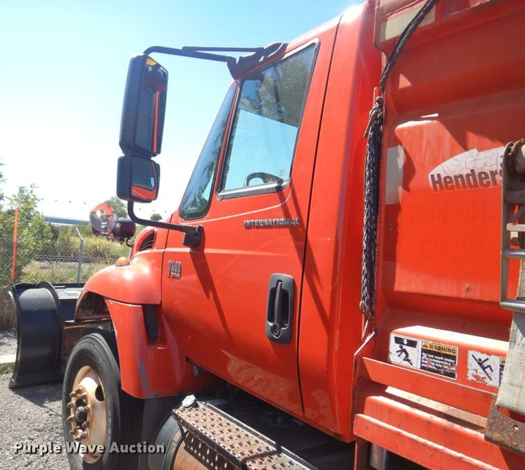 image for item JA9717 2005 International 7400  dump truck