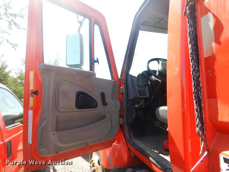 image for item JA9717 2005 International 7400  dump truck