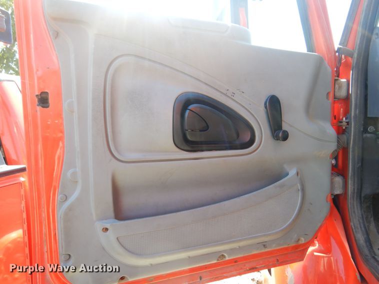 image for item JA9717 2005 International 7400  dump truck