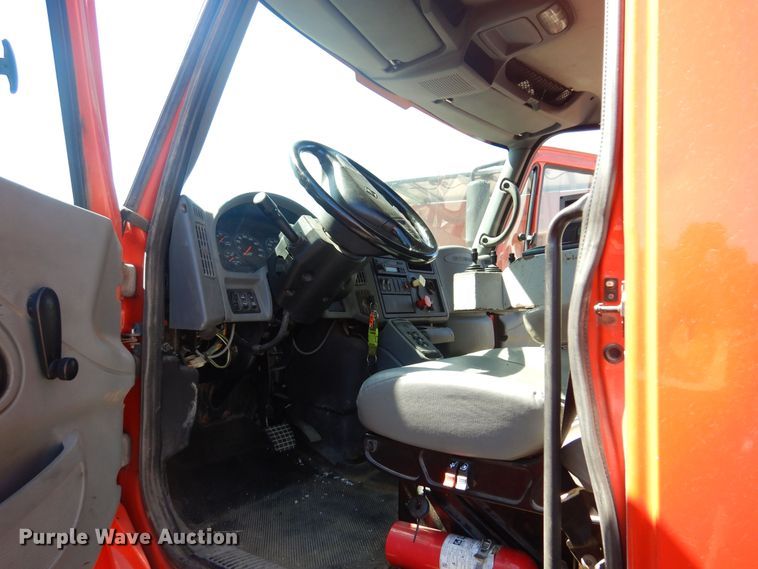 image for item JA9717 2005 International 7400  dump truck