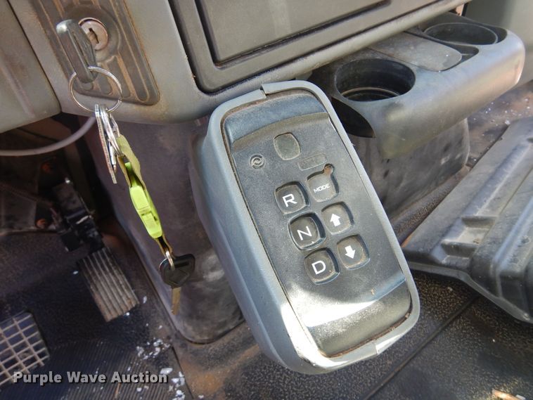 image for item JA9717 2005 International 7400  dump truck