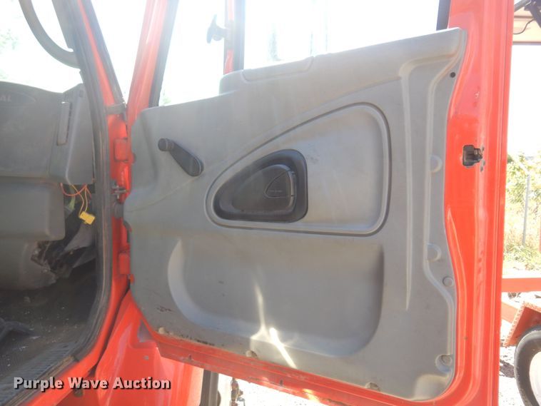 image for item JA9717 2005 International 7400  dump truck