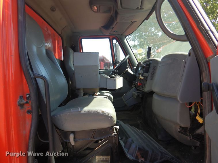 image for item JA9717 2005 International 7400  dump truck