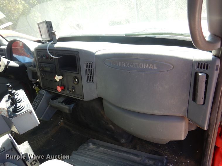 image for item JA9717 2005 International 7400  dump truck