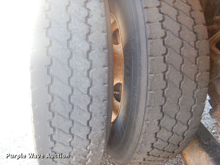 image for item JA9717 2005 International 7400  dump truck