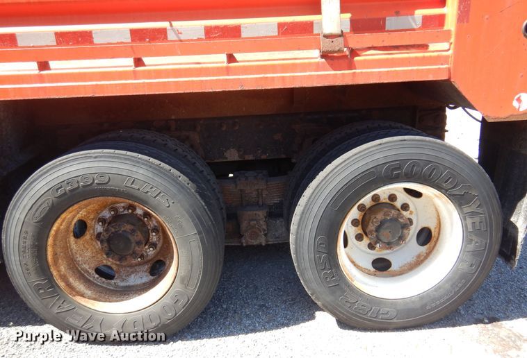 image for item JA9717 2005 International 7400  dump truck