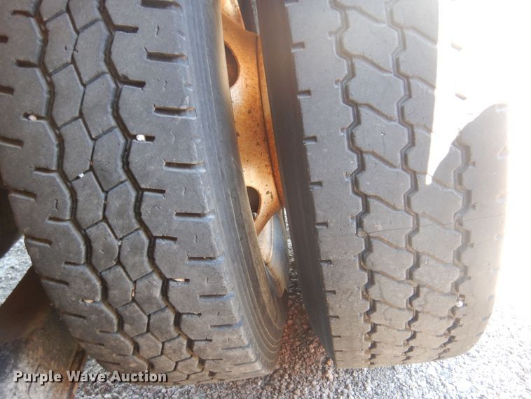 image for item JA9717 2005 International 7400  dump truck