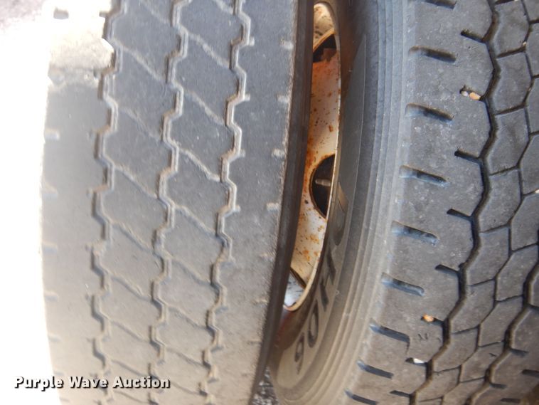 image for item JA9717 2005 International 7400  dump truck