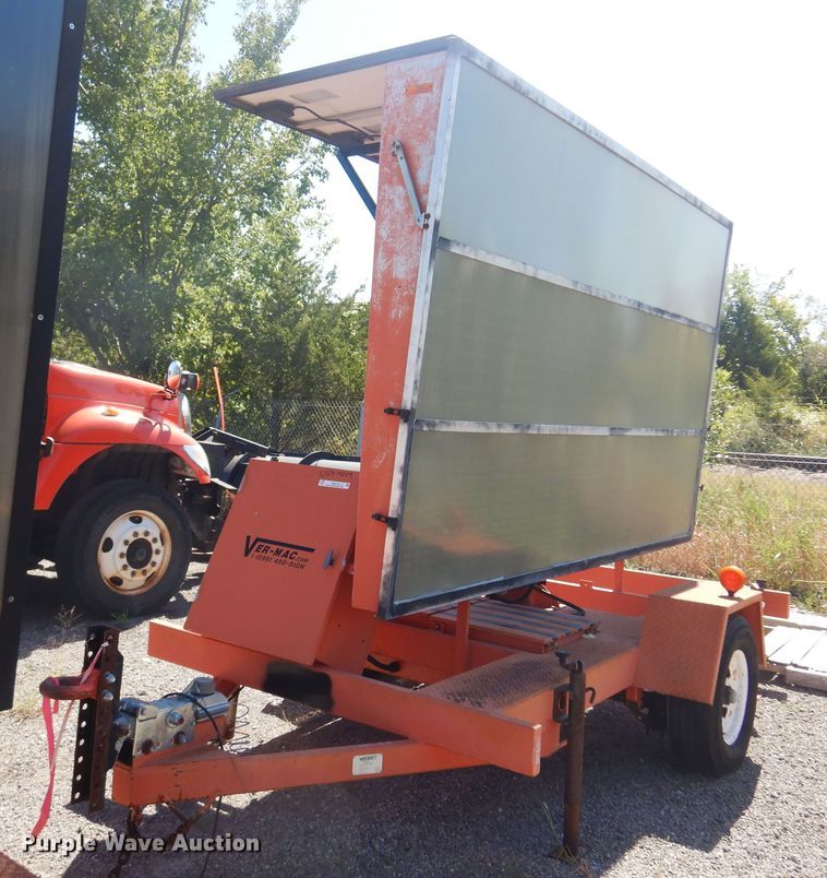 image for item JA9718 2004 Ver-Mac PCMS1210  message board trailer