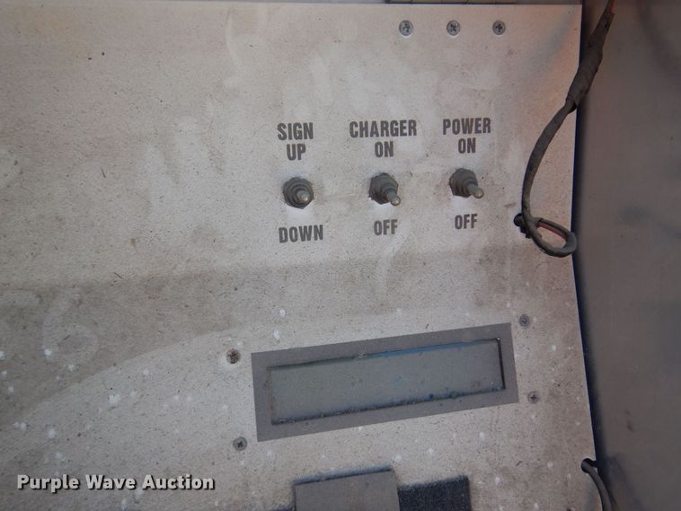 image for item JA9718 2004 Ver-Mac PCMS1210  message board trailer