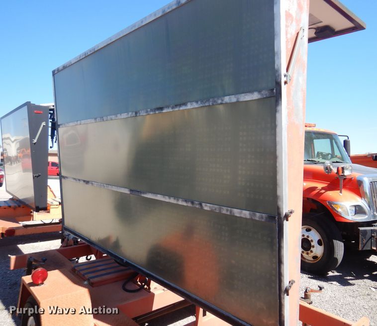 image for item JA9718 2004 Ver-Mac PCMS1210  message board trailer