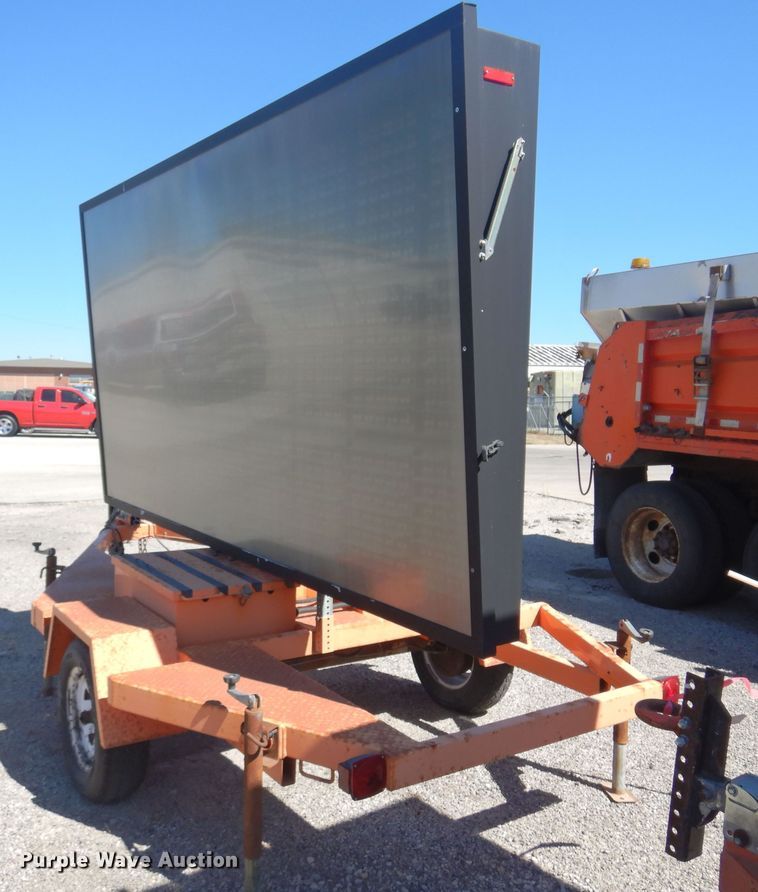 image for item JA9719 2007 Ver-Mac PCMS1210  message board trailer