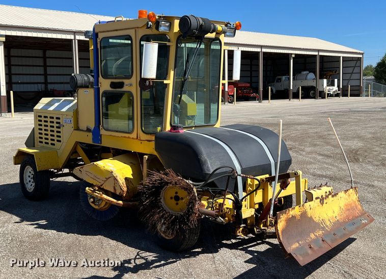 image for item JA9722 2007 Superior DT80CT  broom