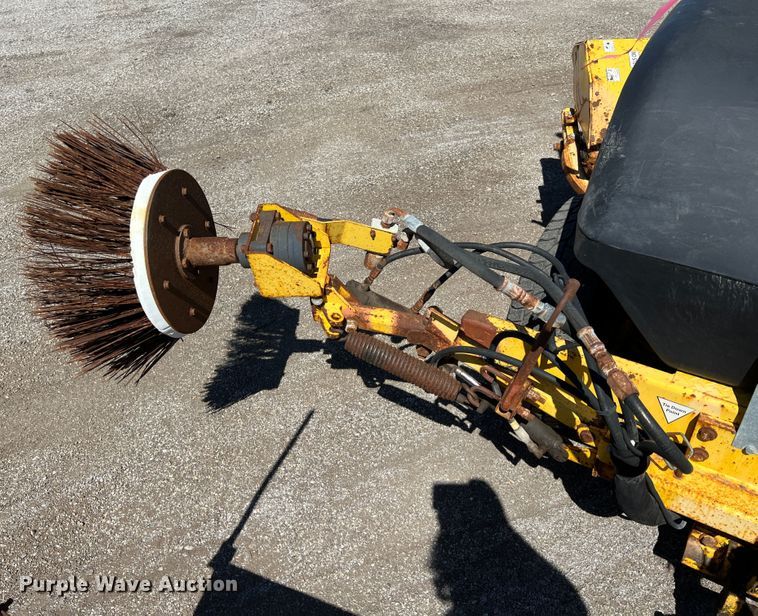 image for item JA9722 2007 Superior DT80CT  broom