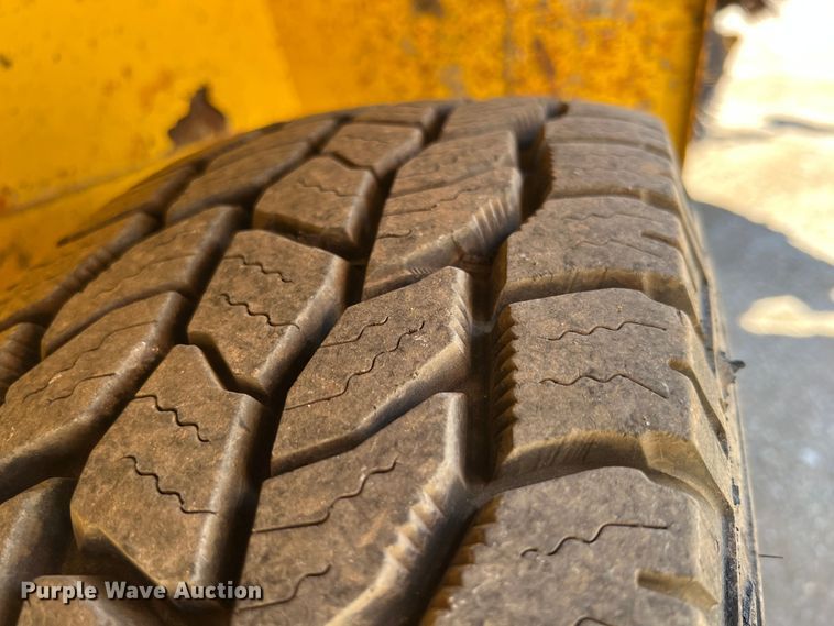 image for item JA9722 2007 Superior DT80CT  broom