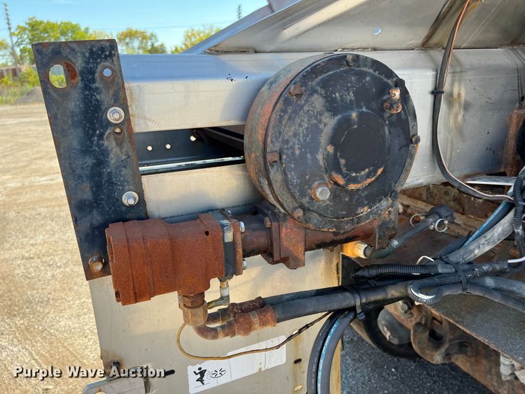 image for item JA9723 2003 International 7500  dump truck