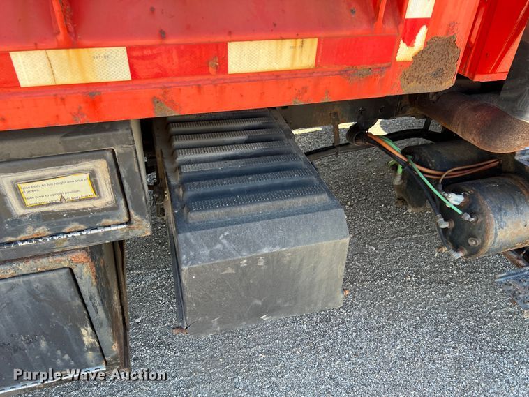 image for item JA9723 2003 International 7500  dump truck