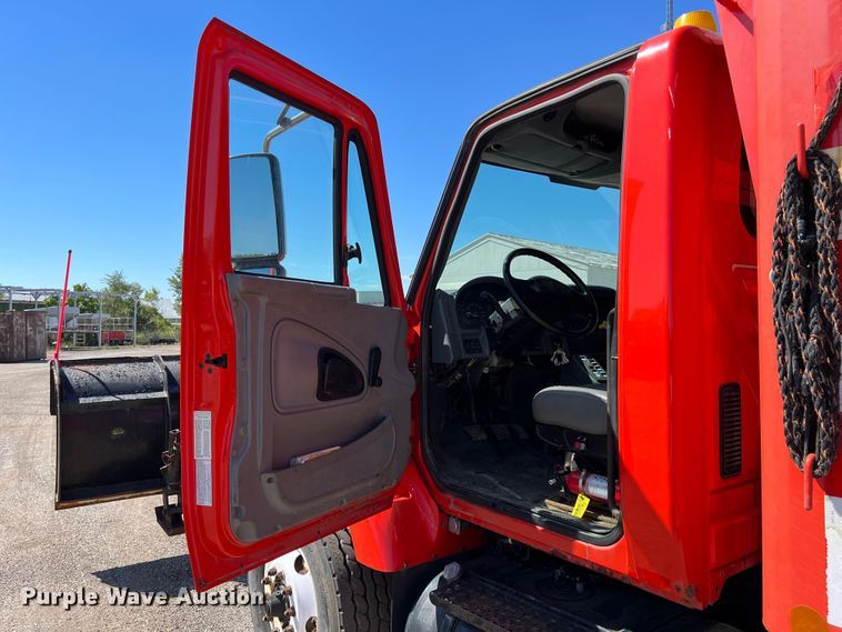 image for item JA9723 2003 International 7500  dump truck