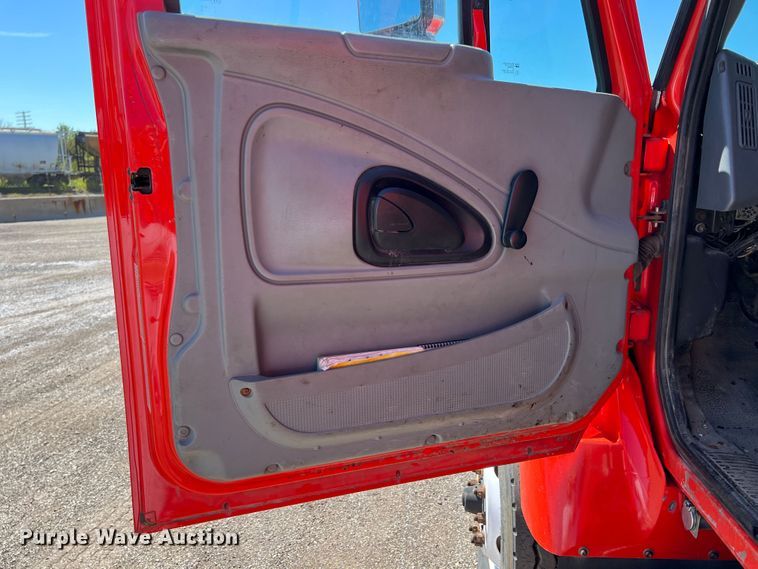 image for item JA9723 2003 International 7500  dump truck