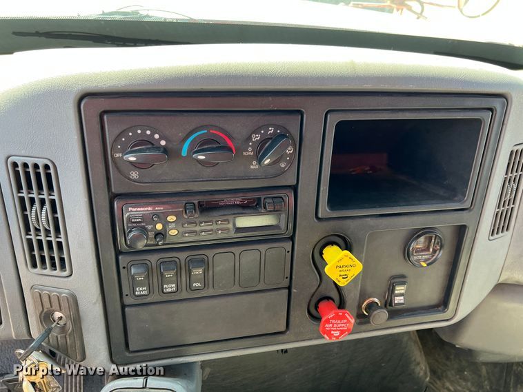 image for item JA9723 2003 International 7500  dump truck