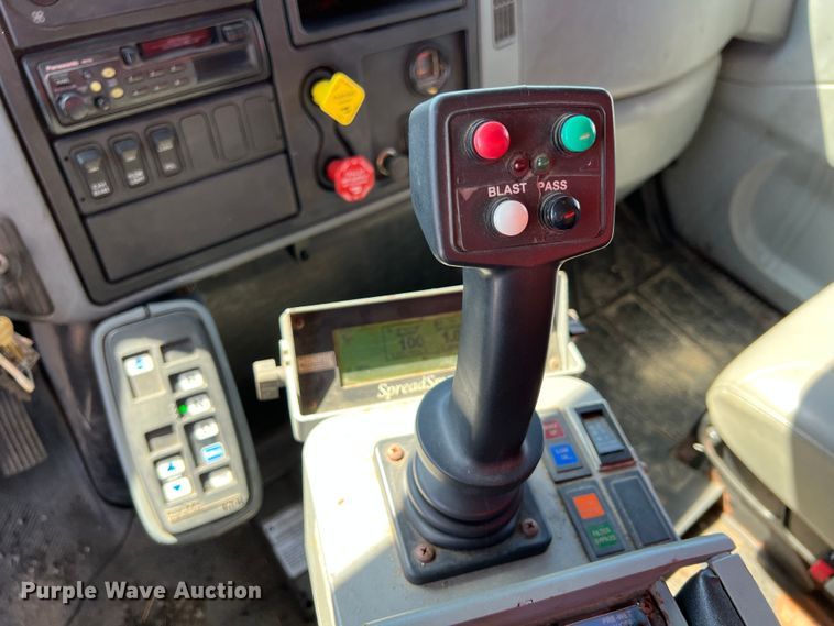 image for item JA9723 2003 International 7500  dump truck