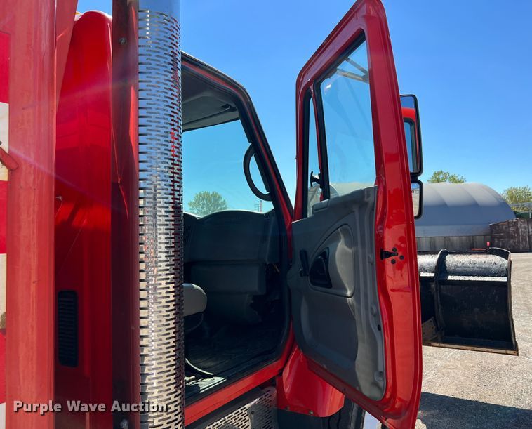 image for item JA9723 2003 International 7500  dump truck