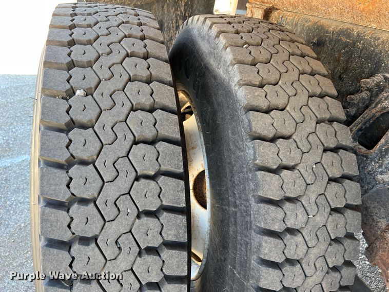 image for item JA9723 2003 International 7500  dump truck