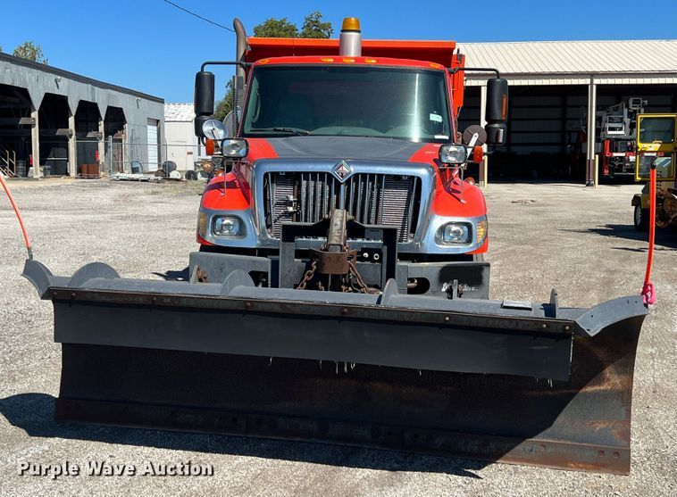 image for item JA9724 2005 International 7400  dump truck