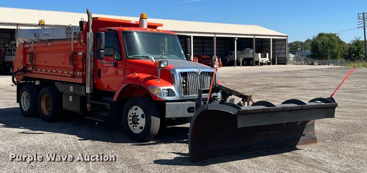 image for item JA9724 2005 International 7400  dump truck