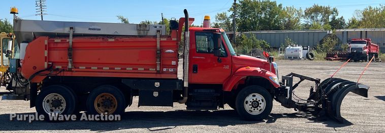 image for item JA9724 2005 International 7400  dump truck