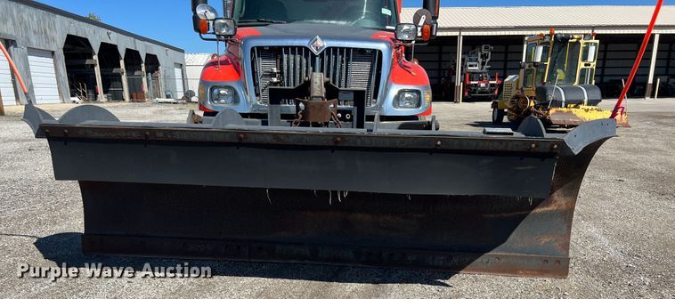 image for item JA9724 2005 International 7400  dump truck